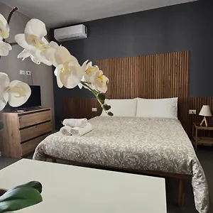 House Orlando 2*, Sferracavallo Italia